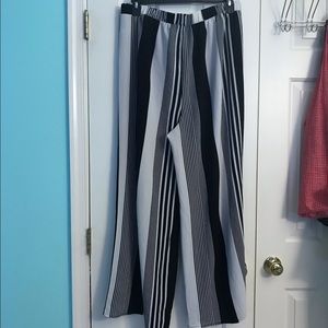 Black and white stripped Forever 21 loose pant